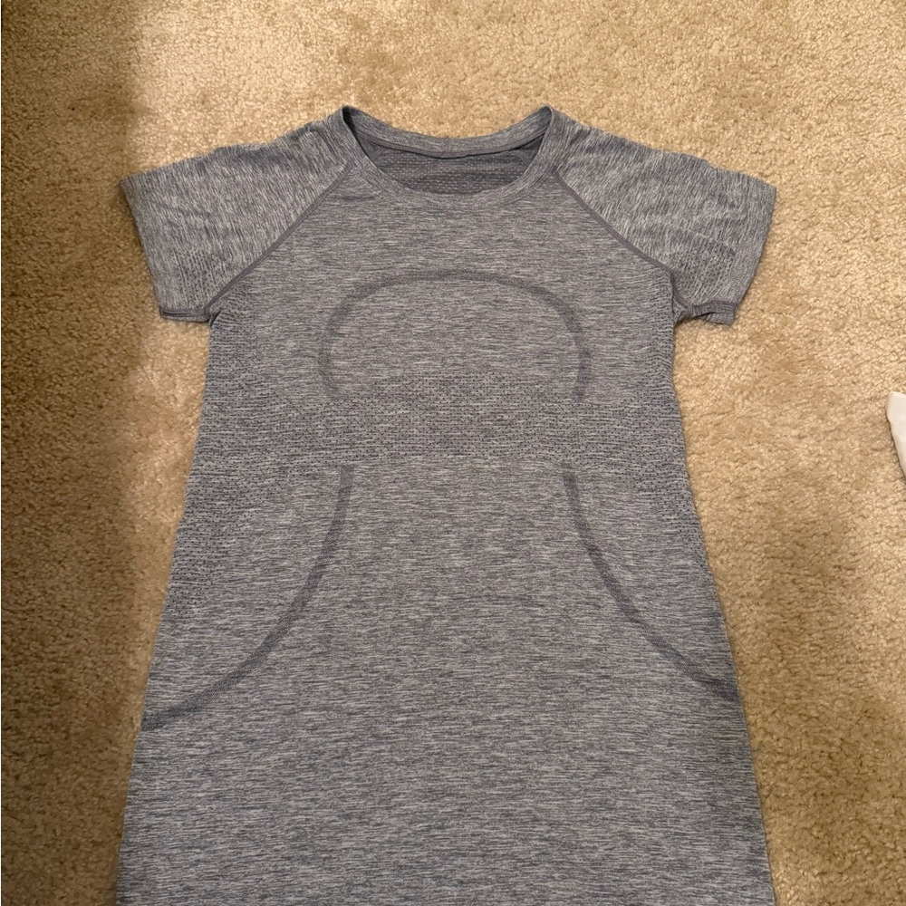 lululemon athletica Gray Short Sleeve Tee